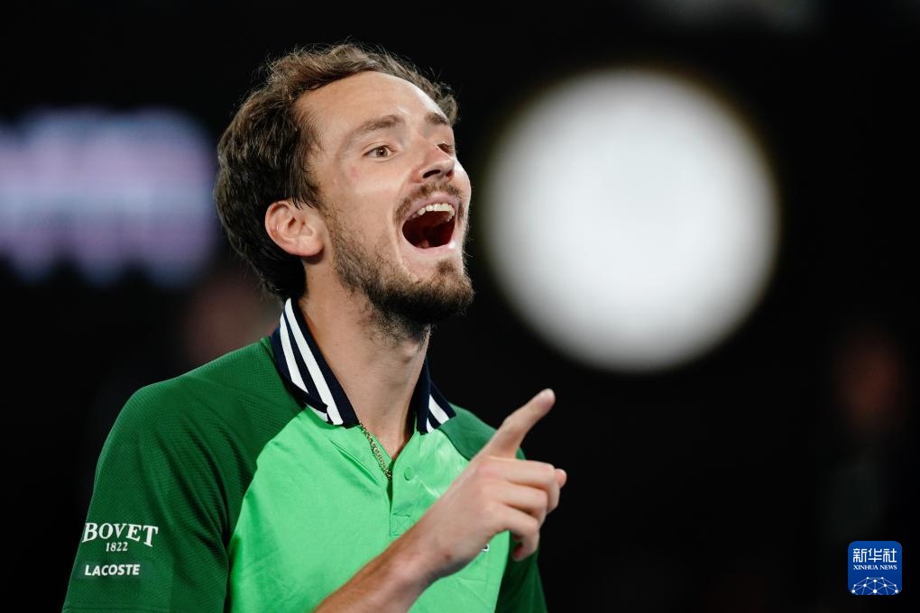 包含欧洲网球队险胜澳大利亚网球队，梅德韦杰夫爆发神勇的词条