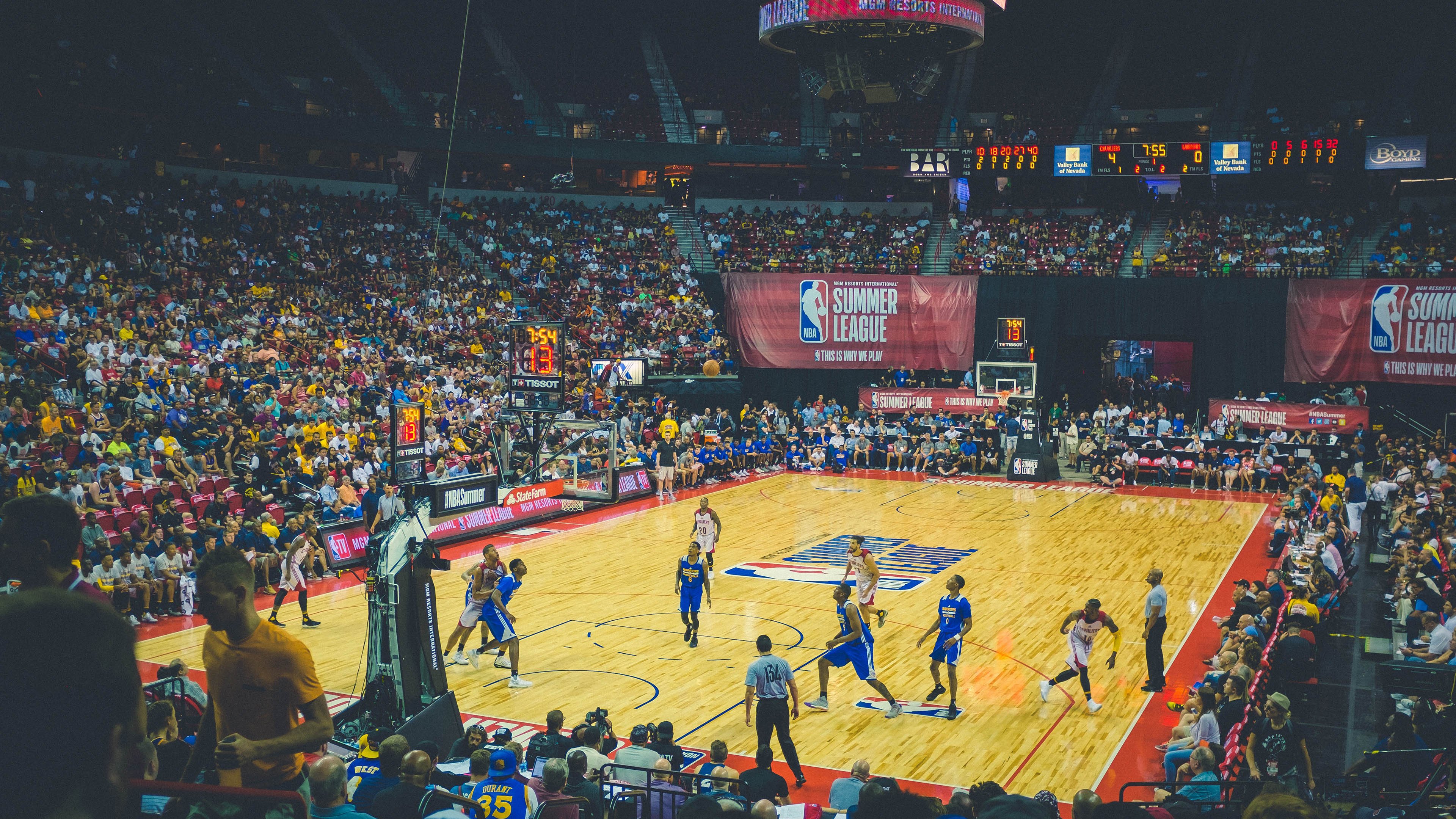 当鹈鹕掠过黄蜂巢，恩比德用稳定输出写下现代内线生存法则