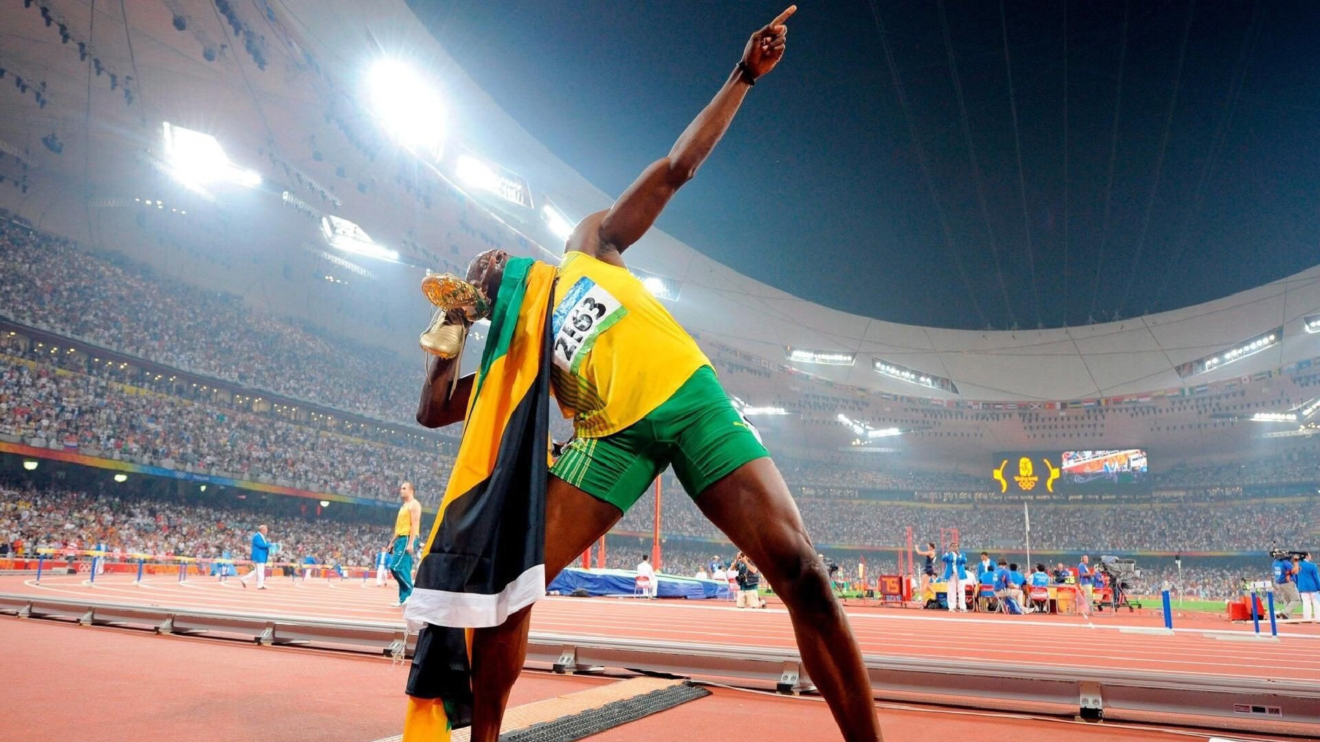 红牛车队碾压法拉利，塞恩斯统治全场，一场策略与执行的完美风暴